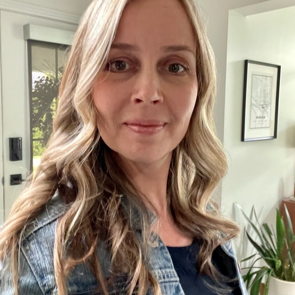 Meet your Posher, Nicole - Picture 1 of 1